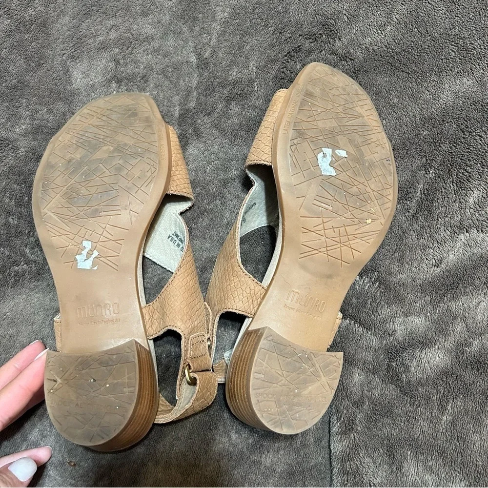 Munro Jenny Sandal Block Heel Square Toe Tan Lizard Nubuck Suede Like New​